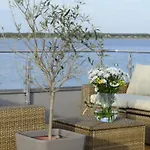 Floating-haus Meerferien 船屋 *