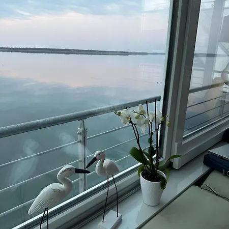 Floating-haus Meerferien Botel *