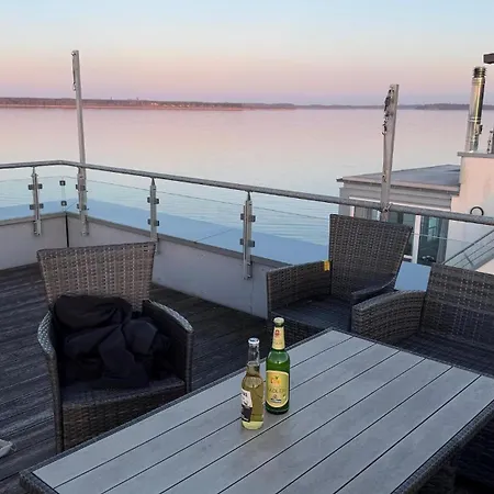 Floating-haus Meerferien Botel *
